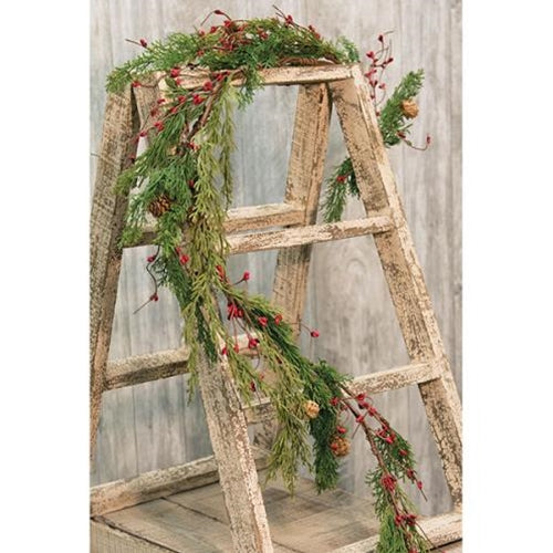 Pine with Red Pips&nbsp;Garland 4ft