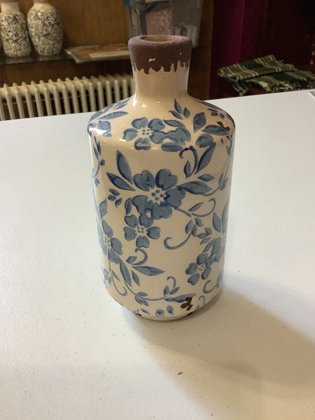 VASE SM JUG BLUE/WHITE POTTERY